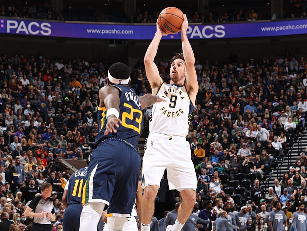  米切尔冲突遭驱逐，骑士负于猛龙引争议  