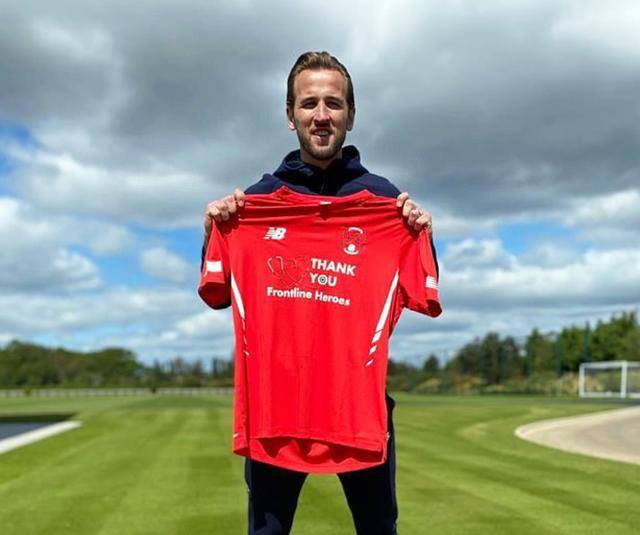  法甲新规限制球衣广告尺寸引争议  